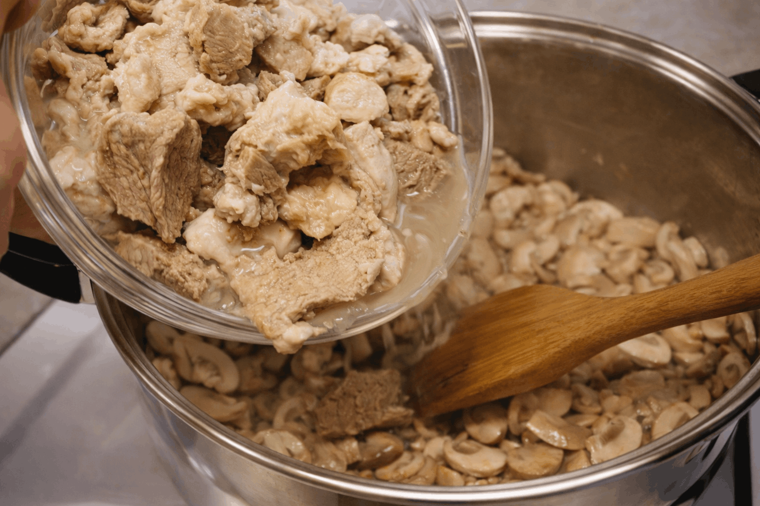 Свинско с джоджен, ориз и гъби-Стъпка-6104